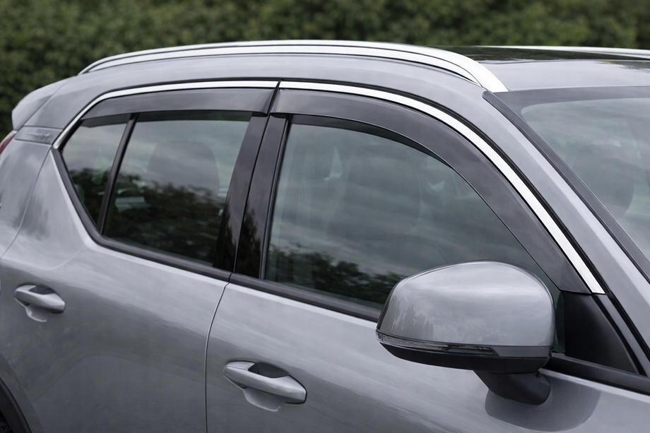 Volvo XC40 2018– Vetrni deflektorji oken s kromirano letvijo Niken Luxury (4 kosi) Image