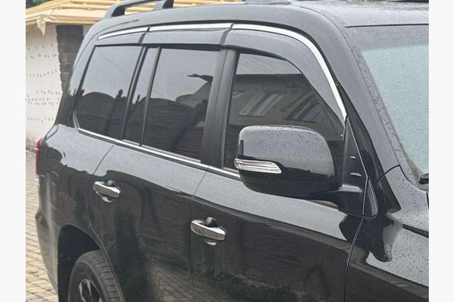 Lexus LX570/450d 2008–2022 Vetrni deflektorji za okna s kromiranim trakom Niken Luxury (2008-2015, 6 kos) Image