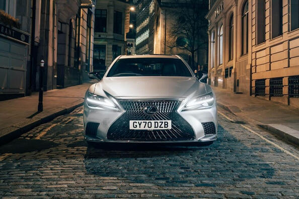 Pregled prenove pete generacije Lexus LS