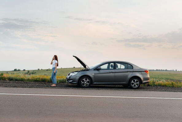 Kaj storiti, če avto ugasne sredi ceste?