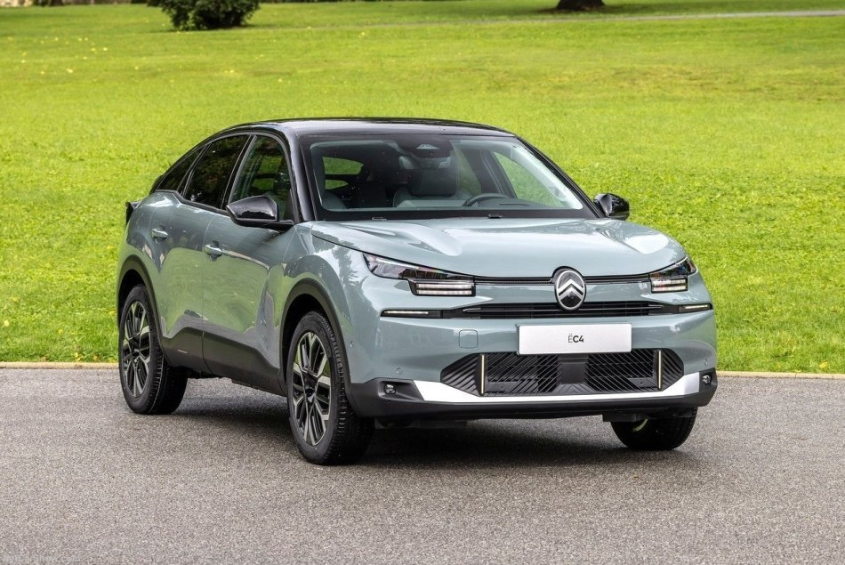 Pregled električnega kombilimuzinskega Citroen e-C4 2024