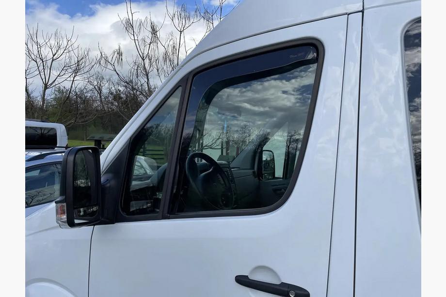 Volkswagen Crafter 2006–2016 Vetrni deflektorji za okna, vstavni (2 kosa, HEKO) Image