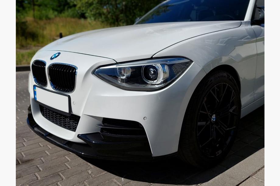 BMW serija 1 F20/F21 2011–2019 Prednji lip spojler DPT V-1 (za M Performance, črni visok sijaj, 2 kosa) Fotografija 5