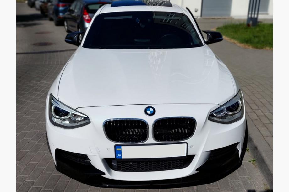 BMW serija 1 F20/F21 2011–2019 Prednji lip spojler DPT V-1 (za M Performance, črni visok sijaj, 2 kosa) Fotografija 1