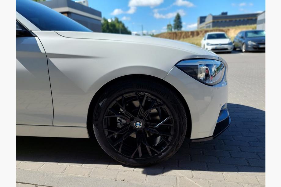 BMW serija 1 F20/F21 2011–2019 Prednji lip spojler DPT V-1 (za M Performance, črni visok sijaj, 2 kosa) Fotografija 10