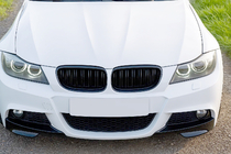 BMW serija 3 E90/E91 2005–2011 M-Look ledvične maske (2008-2011, sijajno črna) fotografija 1