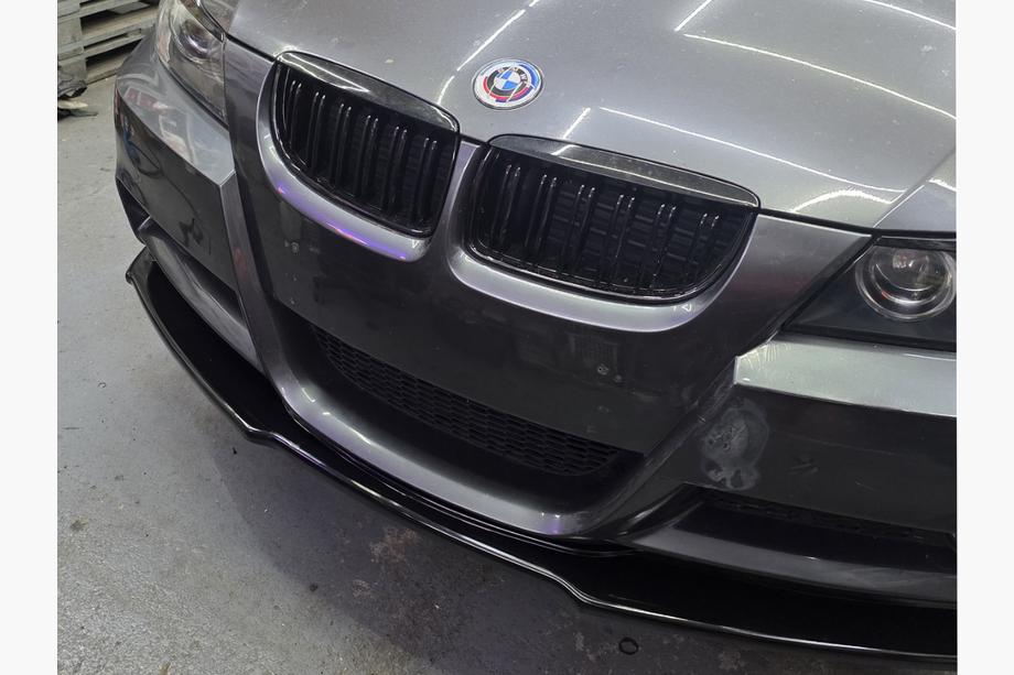 BMW serija 3 E90/E91 2005–2011 Ledvične rešetke M-Look (za E-90/91, 2005-2008, sijajno črna) Fotografija 1
