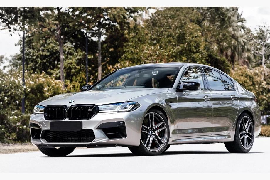 BMW serija 5 G30/G31 2017–2023 Ledvična maska M-Look (2021-2023, črna visok sijaj) Image
