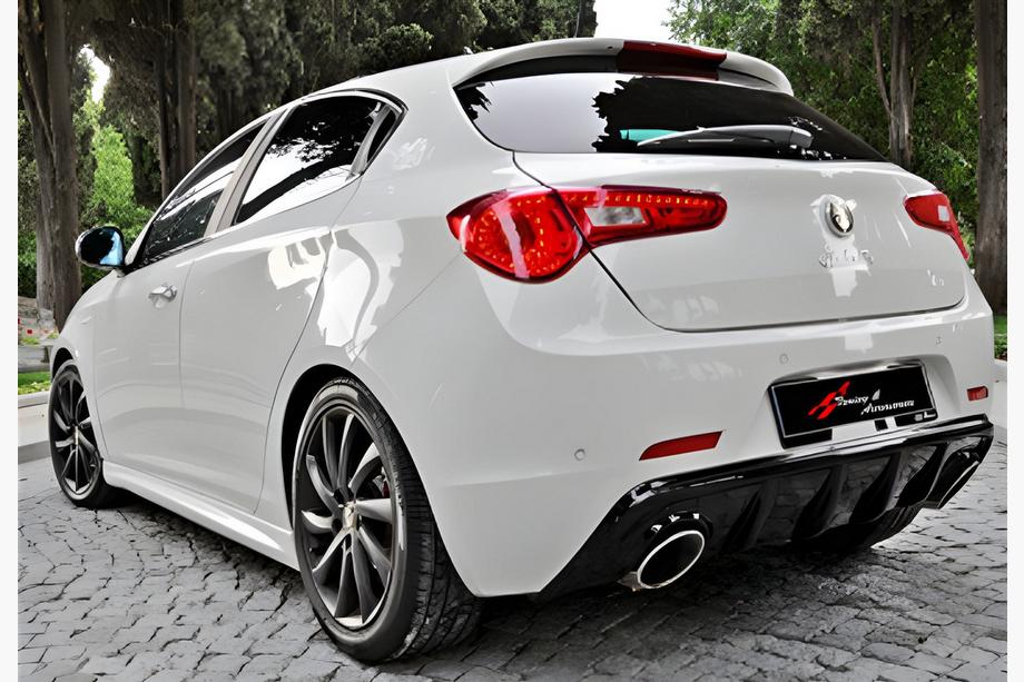 Alfa Romeo Giulietta 2010–2020 Zadnji difuzor DPT V-1 (sijajno črna) Image