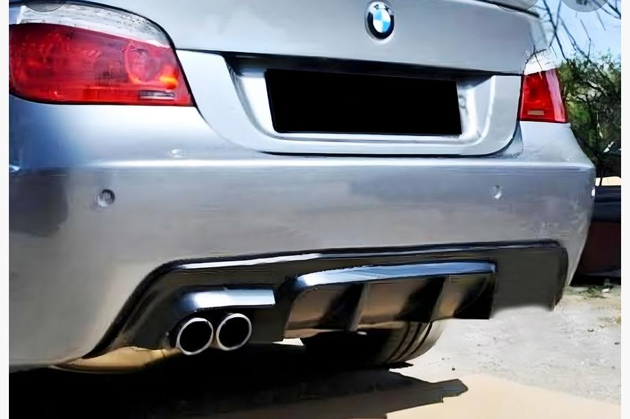 BMW Serija 5 E60/E61 2003–2010 Zadnji difuzor DPT V-1 (za M-Sport, črna visok sijaj) Fotografija 1