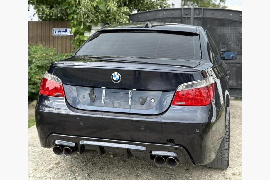 BMW Serija 5 E60/E61 2003–2010 Zadnji difuzor DPT V-2 (za M-Sport, črni sijaj) Image
