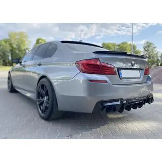 Zadnji difuzor CS-Style DPT (za M5, sijajno črn, vakuumsko oblikovan)