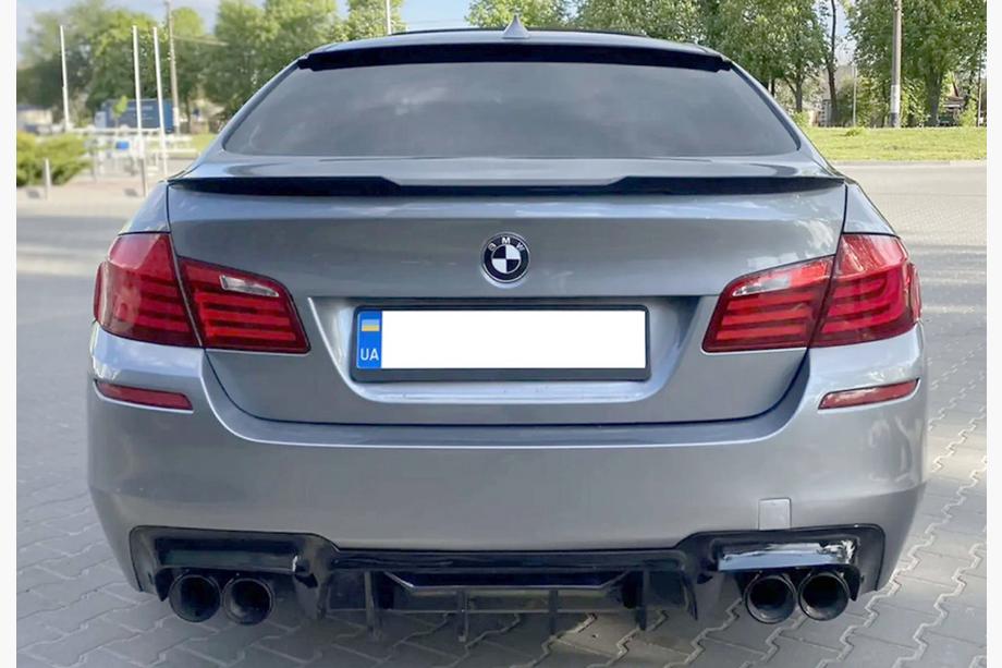 BMW serija 5 F10/F11 2010–2016 Zadnji difuzor CS-Style DPT (za M5, sijajno črn, vakuumsko oblikovan) Fotografija 2