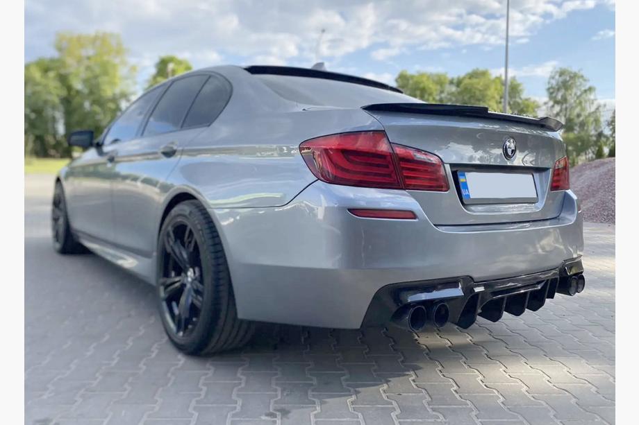 BMW serija 5 F10/F11 2010–2016 Zadnji difuzor CS-Style DPT (za M5, sijajno črn, vakuumsko oblikovan) Fotografija 1