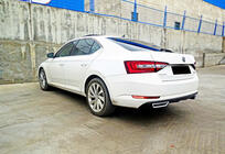 Skoda Superb 2015–2024 Zadnji difuzor DPT V-2 (črna sijaj) fotografija 2