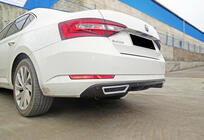Skoda Superb 2015–2024 Zadnji difuzor DPT V-2 (črna sijaj) fotografija 3