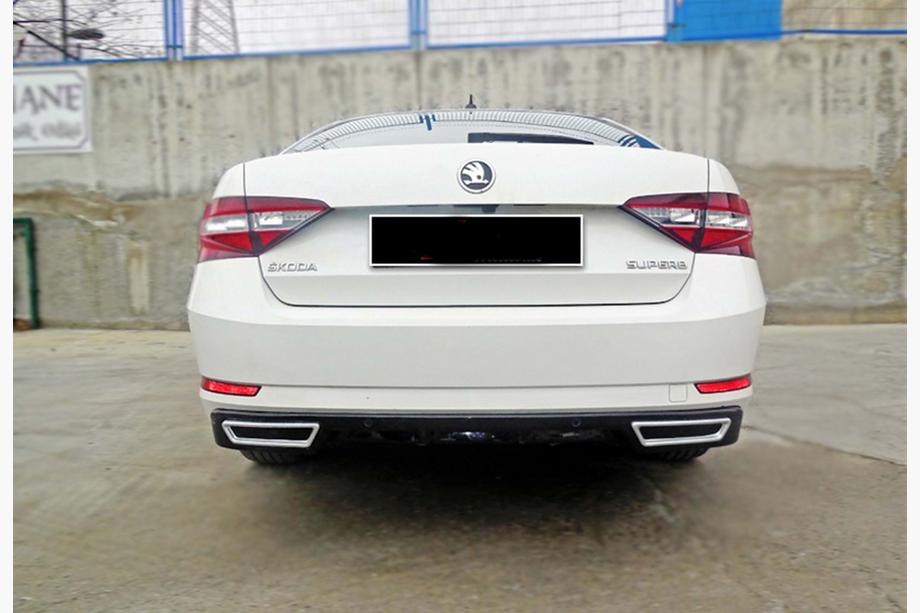 Skoda Superb 2015–2024 Zadnji difuzor DPT V-2 (črna sijaj) Image