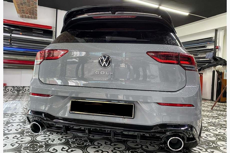Volkswagen Golf 8 2019– Zadnji difuzor DPT V-2 (črna sijaj) Image