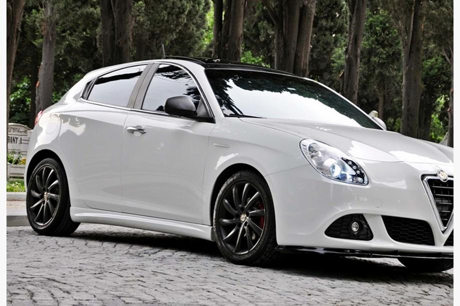 Alfa Romeo Giulietta 2010–2020 Stranski pragovi DPT (črna v visokem sijaju) Image