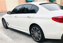 BMW serija 5 G30/G31 2017–2023 DPT V-1 nastavki pragov (za M-Sport/M5 pragove, črna visok sijaj) fotografija 2
