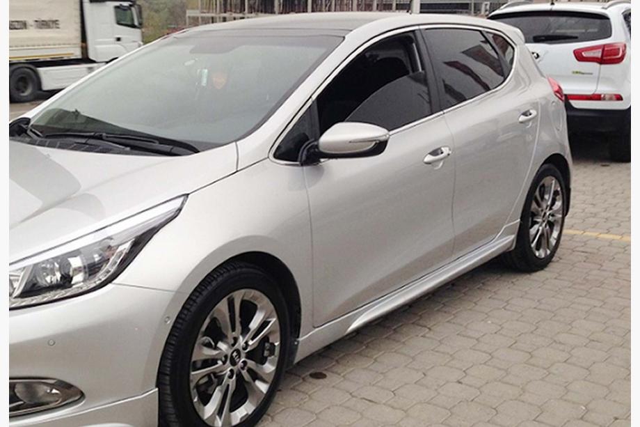 Kia Ceed 2012–2018 Stranski pragovi DPT (2012-2015, črna visok sijaj) Image