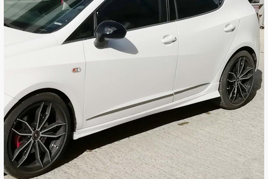 Seat Ibiza 2017– Stranski pragovi DPT V-3 (črn visok sijaj) Image