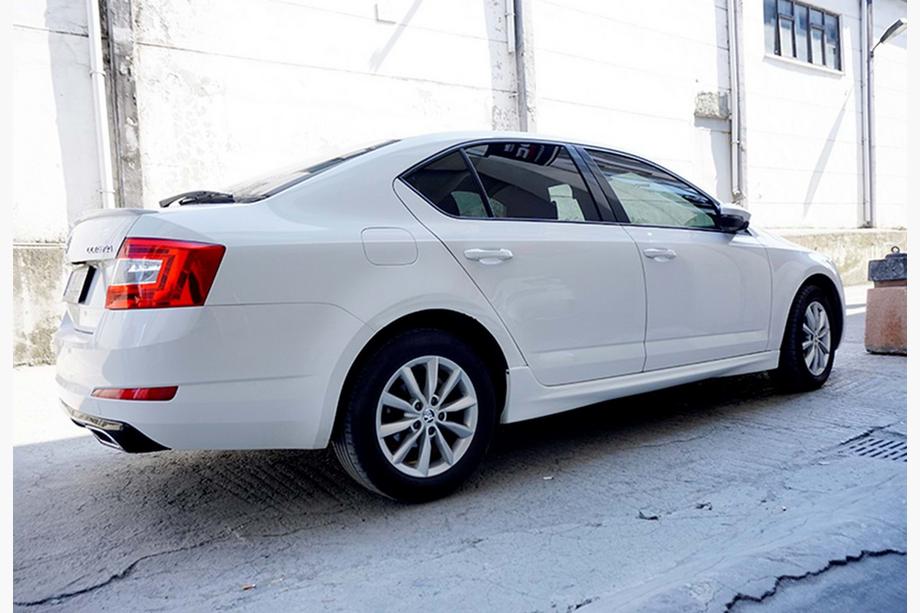 Skoda Octavia III A7 2013–2019 DPT bočni pragovi (za barvanje) Fotografija 5