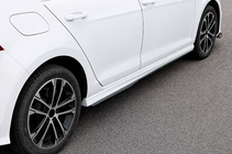 Volkswagen Golf 7/E-Golf 2012–2020 Stranski pragovi DPT V-4 (črna sijaj) fotografija 1