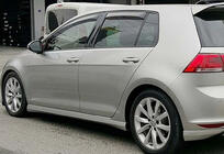 Volkswagen Golf 7/E-Golf 2012–2020 Stranski pragovi DPT V-9 (črni sijaj) fotografija 2