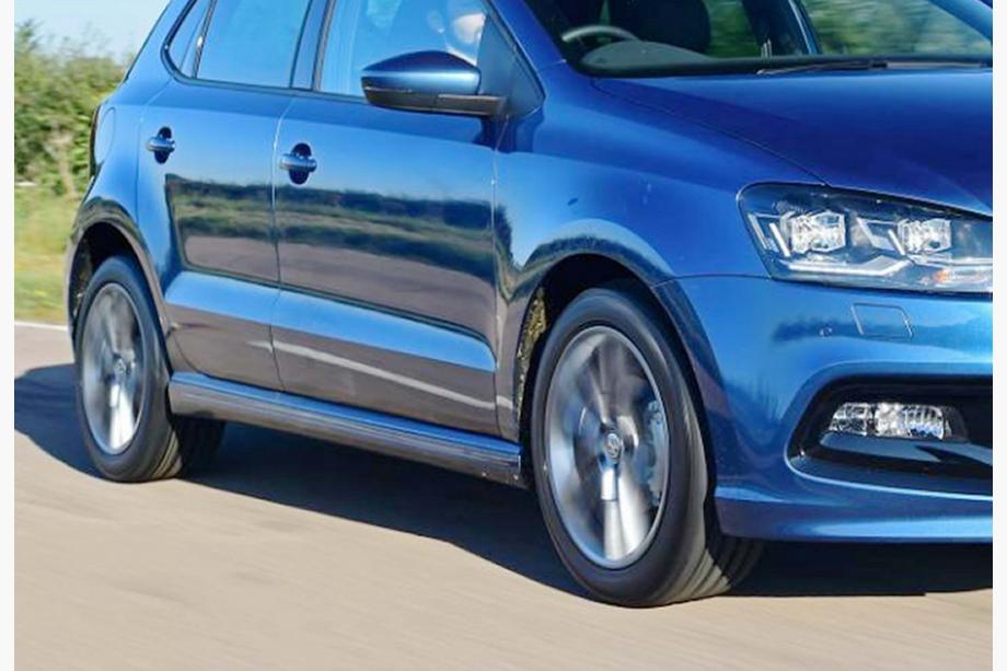 Volkswagen Polo 2010–2017 Stranski pragovi DPT V-3 (črn visok sijaj) Fotografija 3