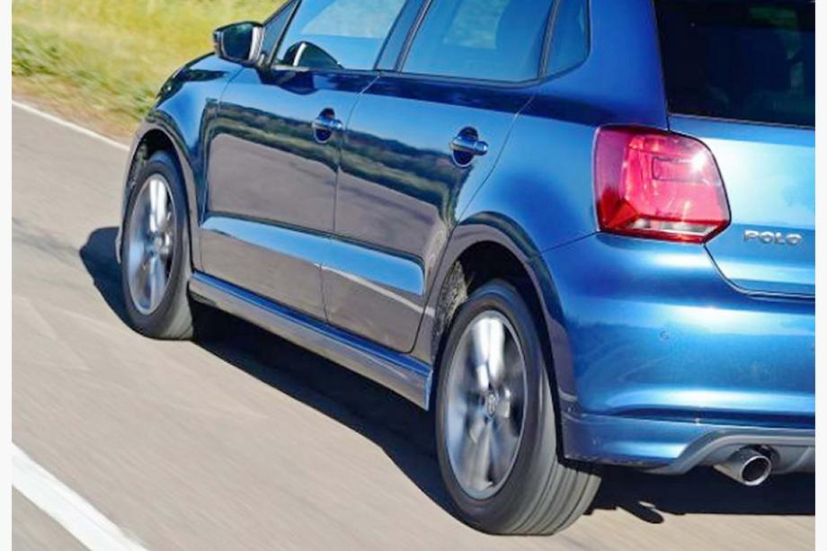 Volkswagen Polo 2010–2017 Stranski pragovi DPT V-3 (črn visok sijaj) Fotografija 1