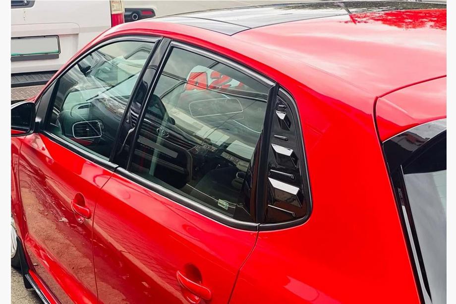 Volkswagen Polo 2017– Obrobe zadnjih stekel DPT (črna visok sijaj, 2 kosa) Image