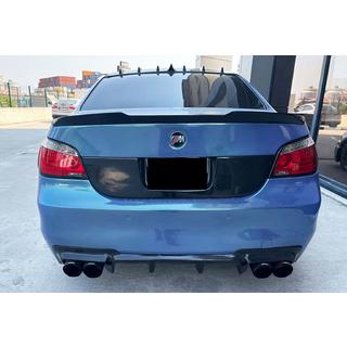 Spojler M4-Style (črna visok sijaj) fotografija 3