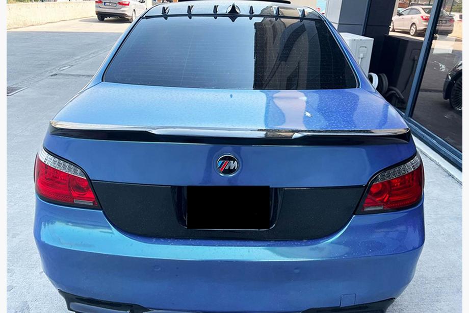 BMW Serija 5 E60/E61 2003–2010 Spojler M4-Style (črna visok sijaj) Image