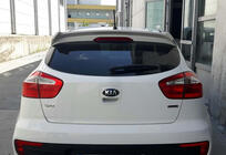Kia Rio 2012–2017 Spojler DPT (HB, črna visok sijaj) fotografija 2