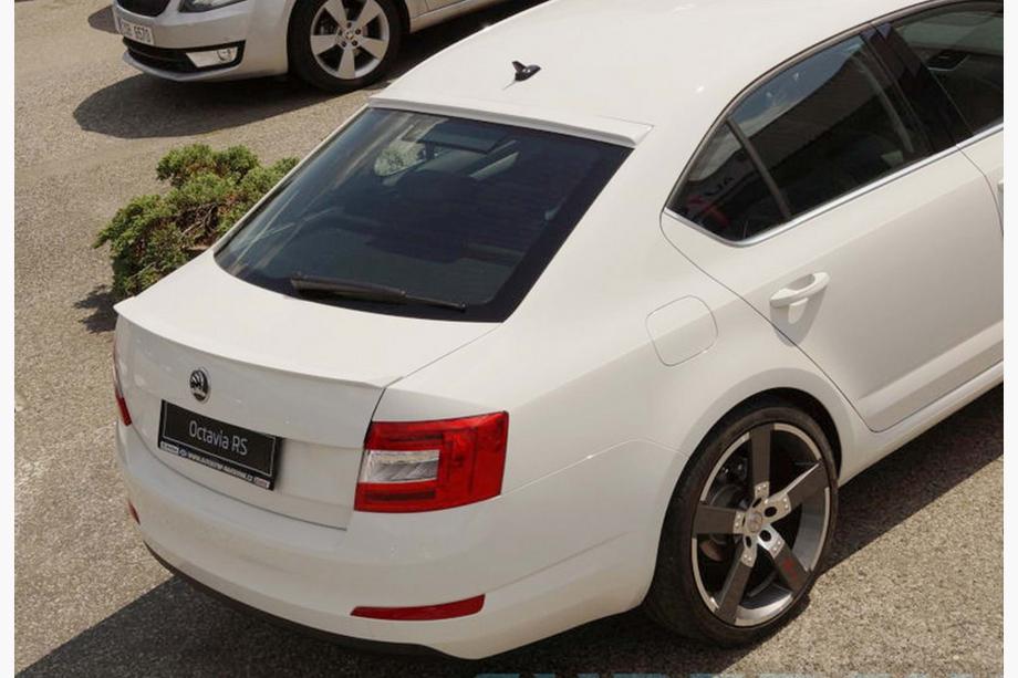 Skoda Octavia III A7 2013–2019 Spojler DPT V-1 (Sijajno črna) Fotografija 4