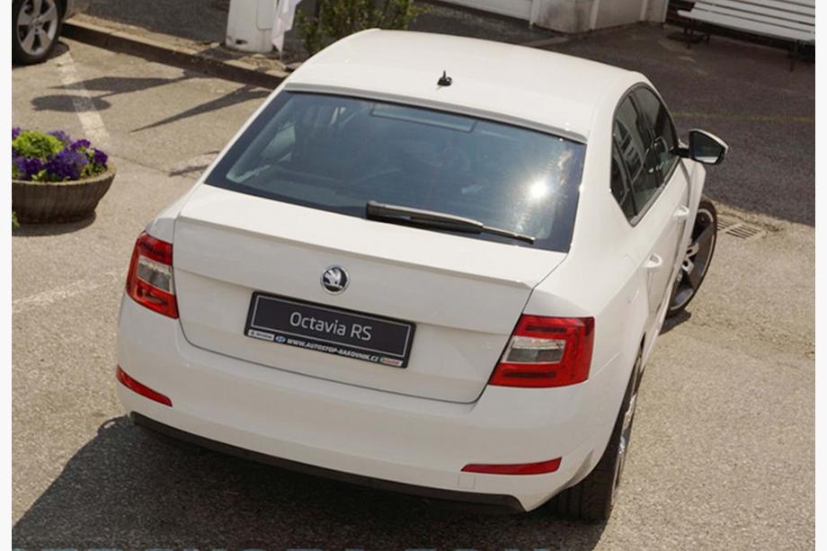 Skoda Octavia III A7 2013–2019 Spojler DPT V-1 (Sijajno črna) Fotografija 2