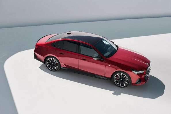 Pregled BMW i5: električna moč v poslovnem razredu