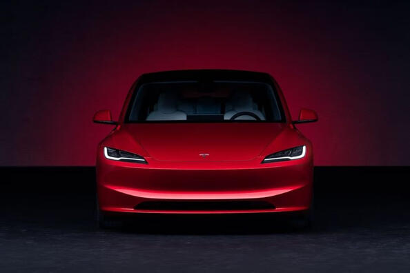 Test Tesla Model 3 2023: osvežen pogled na elektromobilnost