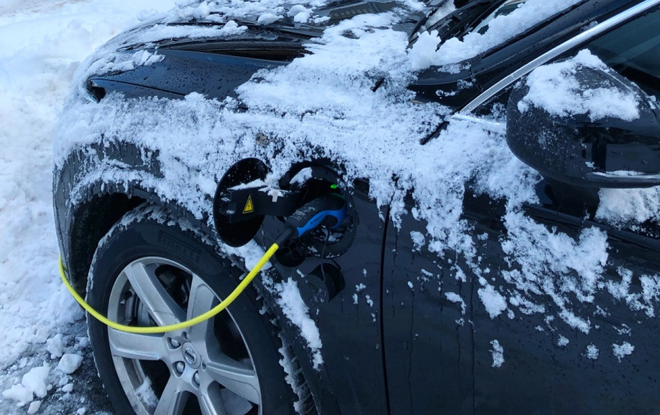 Električni avto pozimi: nasveti za udobno in varčno vožnjo