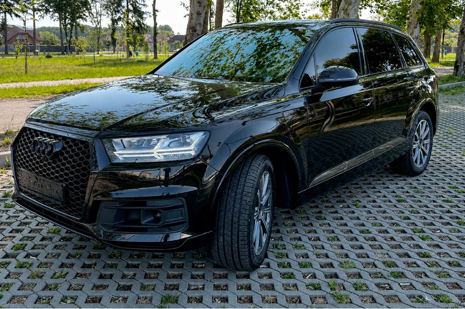 Audi Q7 2015–2026 Sprednja maska RS-style (2015-2019, črna) Image
