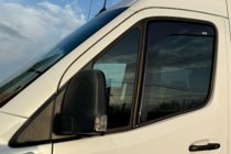 Mercedes Sprinter W907/W910 2018– Vstavljivi deflektorji za okna (2 kos, HIC) fotografija 6