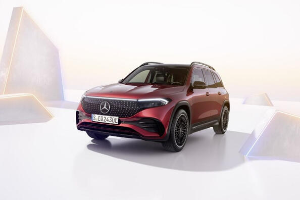 Mercedes-Benz EQB 2023: posodobljen električni avto za mesto in potovanja
