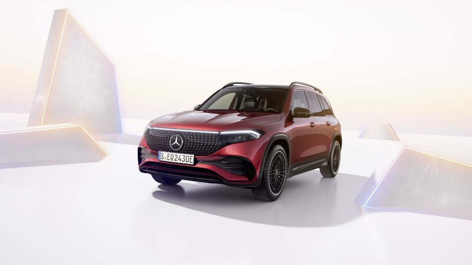 Mercedes-Benz EQB 2023: posodobljen električni avto za mesto in potovanja