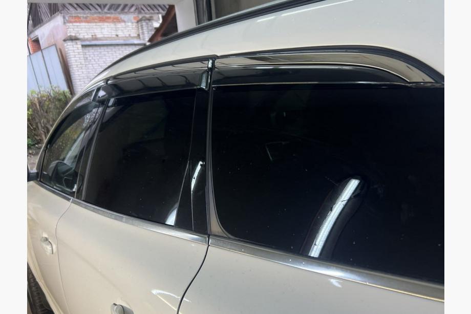 Volvo XC60 2009–2017 Okenski vetrni deflektorji s kromiranim okrasnim trakom Niken Luxury (6 kos) Fotografija 2