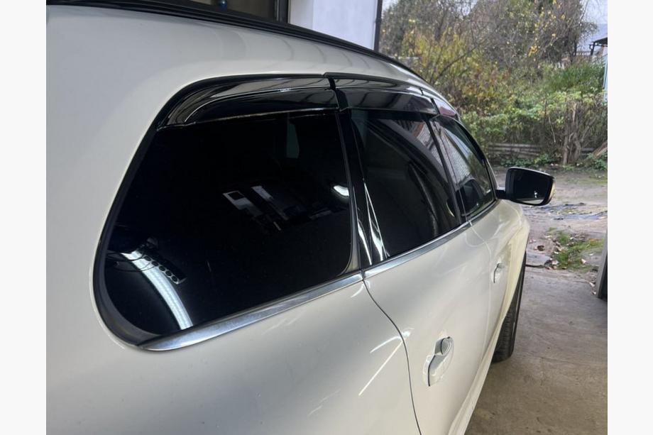 Volvo XC60 2009–2017 Okenski vetrni deflektorji s kromiranim okrasnim trakom Niken Luxury (6 kos) Fotografija 7