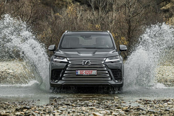Pregled Lexusa LX četrte generacije