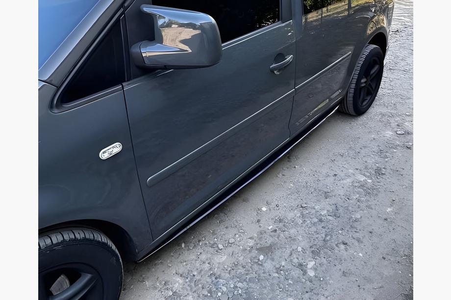 Volkswagen Caddy 2015–2020 Performance stranski pragovi (črni) Fotografija 5
