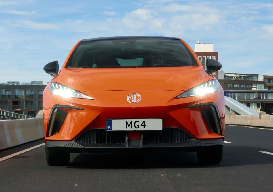 Test MG4 EV: električni mestni kombilimuzina