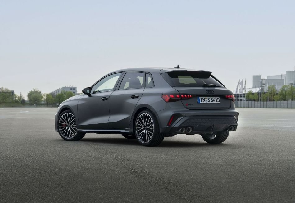 Audi S3 Sportback: posodobljen športni kombilimuzin za leto 2024